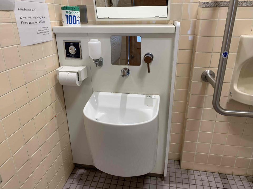 Nakanohashi Bridge (Bus Stop) Accessible Restroom-This restroom accommodates individuals with an ostomy.